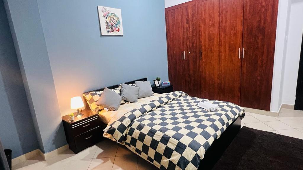 Séjour chez l'habitant Beautiful Bedroom In Marina Near Blue Water