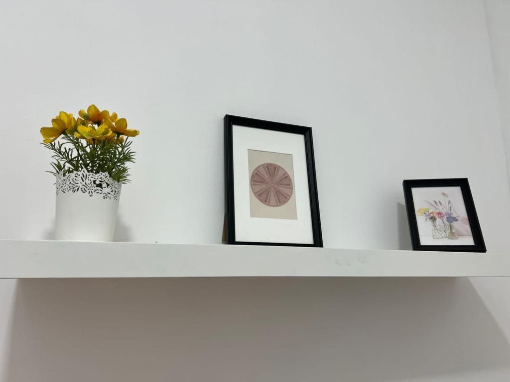 Short Partition In Al Barsha 1 Near Mashreq Metro Habitación en casa particular
