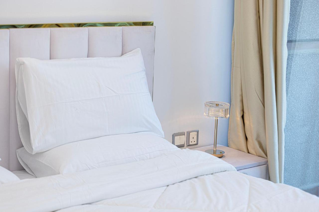Luxury And Spacious Full Marina View Dubai
