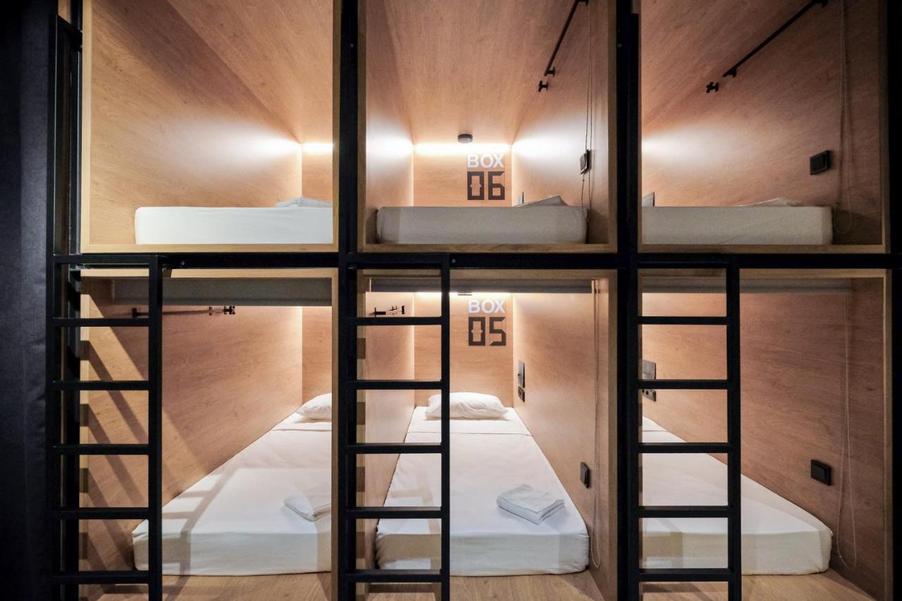 Hostal Bee Capsule Near Burjuman Metro And Sharaf Dg Metro Station