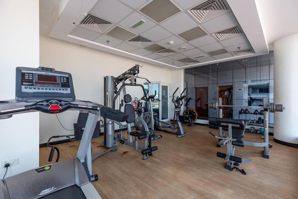 Waves Homes - Cozy & Fully Furnished In Sports Appartement Dubaï