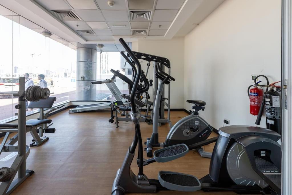 Waves Homes - Cozy & Fully Furnished In Sports Dubaï