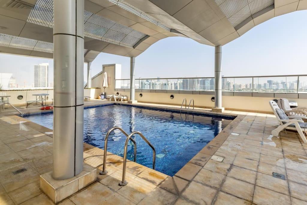 Waves Homes - Cozy & Fully Furnished In Sports * Dubaï