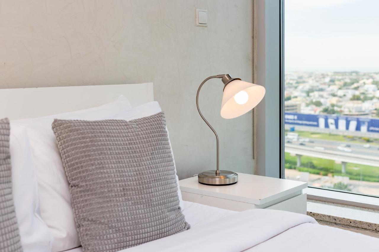 Wow! Beautiful 1br In Downtown - Close To Burj And Mall *