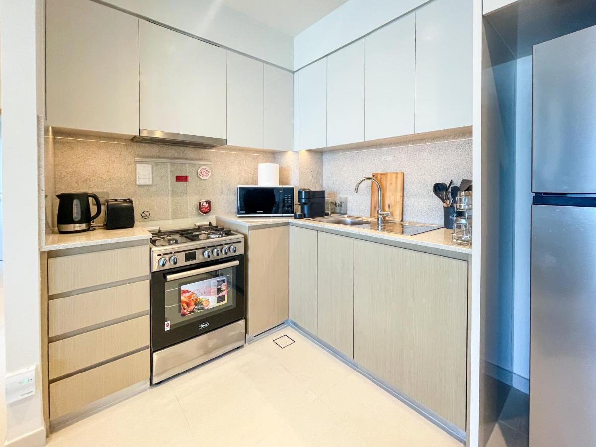 Apartment Beautiful By Mall 161br-2