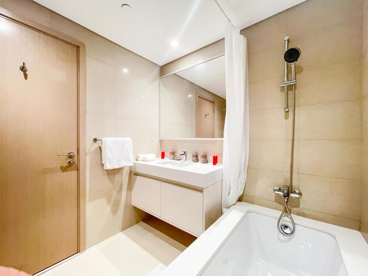 Beautiful By Mall 161br-2 Apartment Dubai