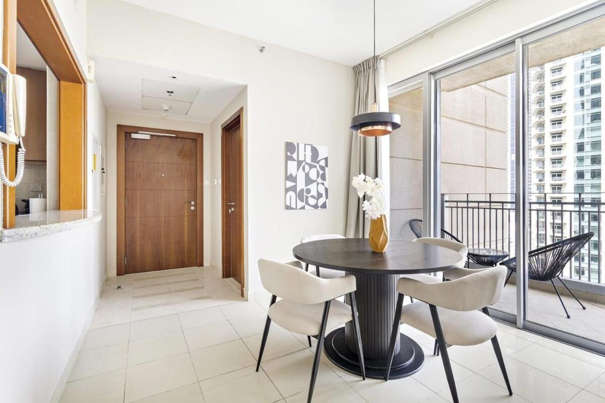 Silkhaus Burj Khalifa Walking Distance 1bdr In Downtown Apartamento