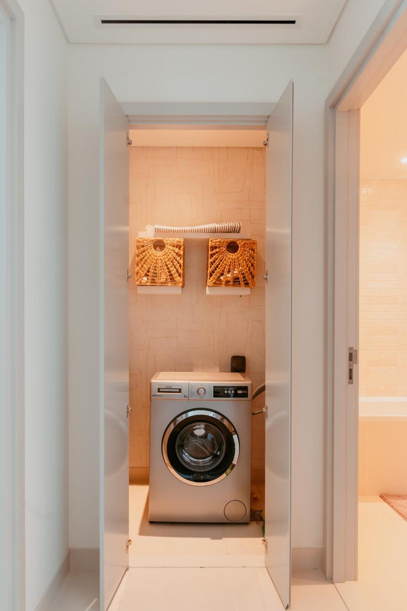 Oceanfront Escape: Stylish 1 Bedroom In Beachfront *