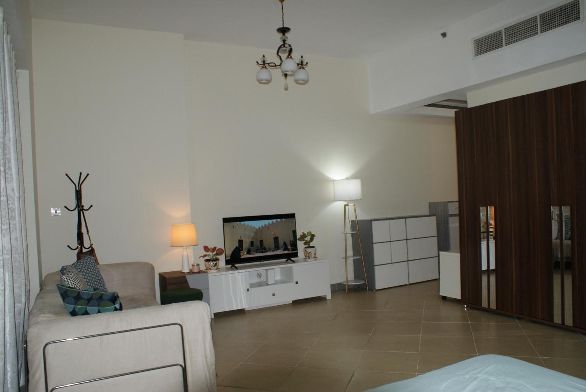 - Cozy, Very Accessible And So Near To Train Station Apartamento