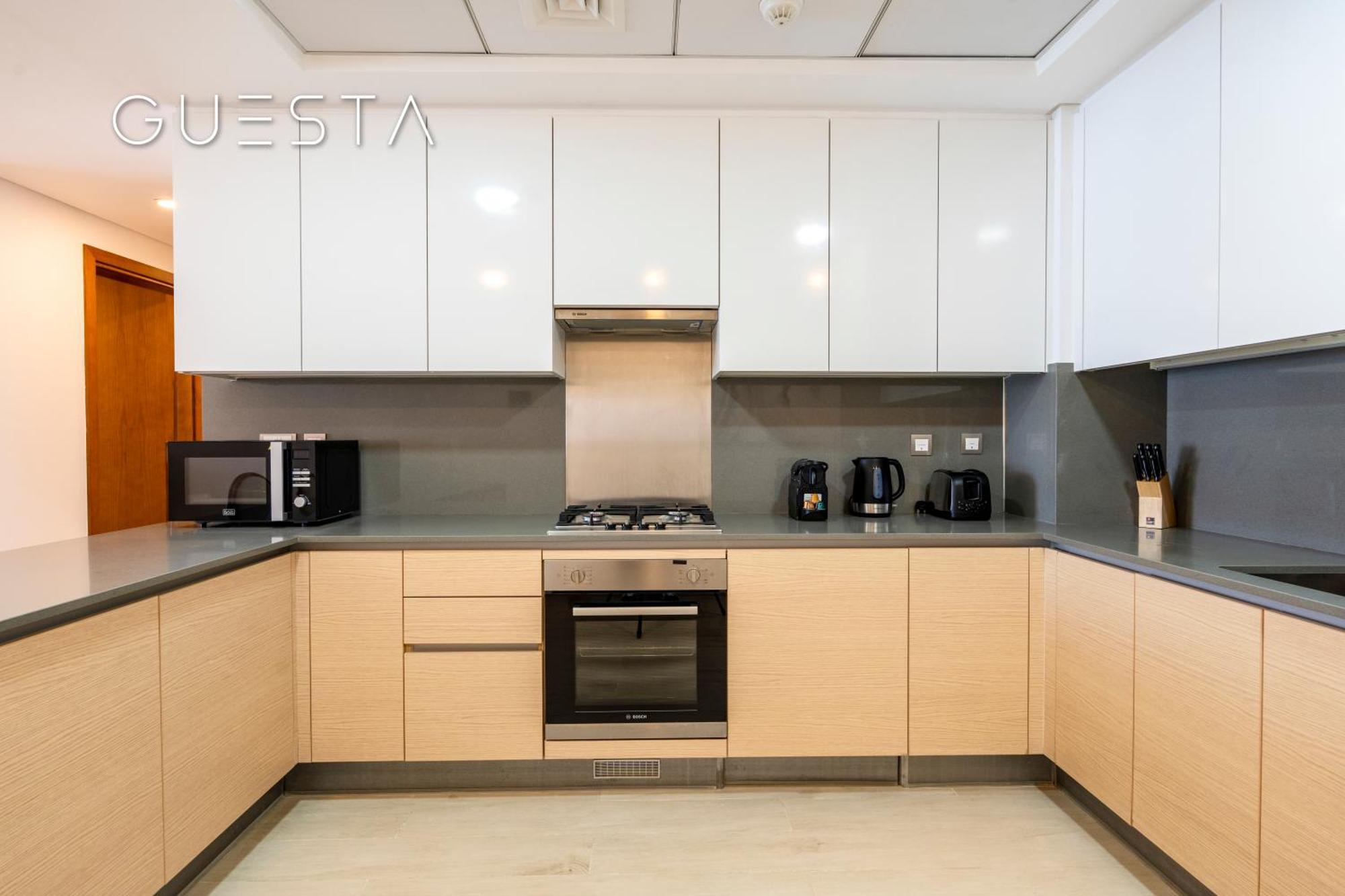 Apartemen Azizi Mina The Palm, Free And Pool Access Dubai