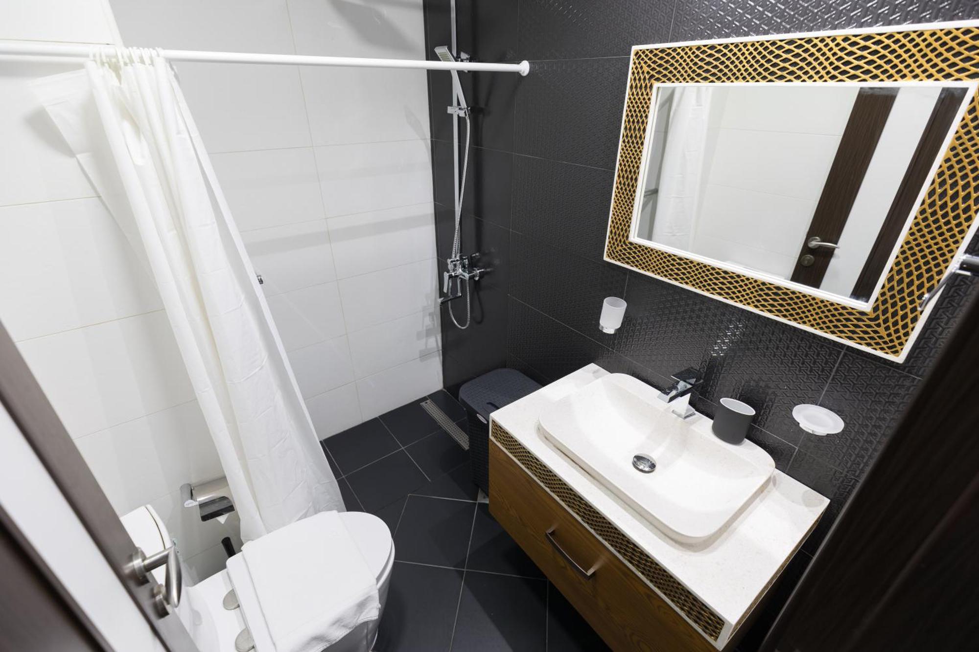 Business Bay, Compact, Modern Apartment *