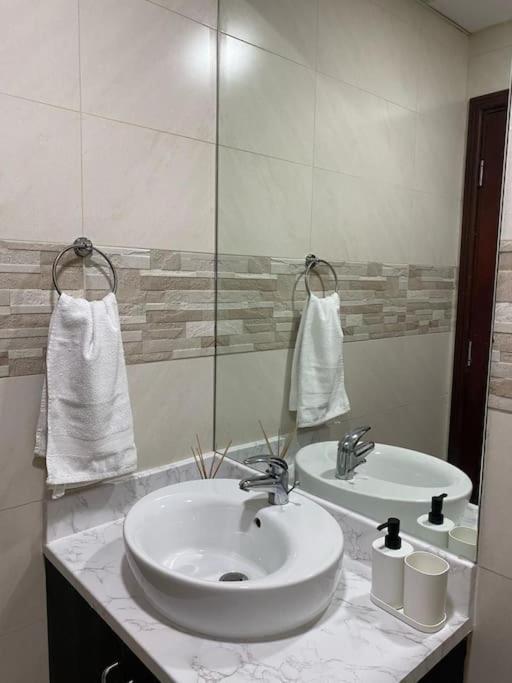 Elite Luxury - Spacious 2br Apt 1517 Sqft In Marina Both Bedroom Ensuite Walking To Metro Restaurants Beach Mall Marina Walk
