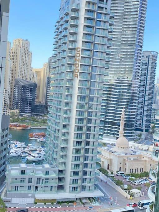 Apartamento Elite Luxury - Spacious 2br Apt 1517 Sqft In Marina Both Bedroom Ensuite Walking To Metro Restaurants Beach Mall Marina Walk Dubái