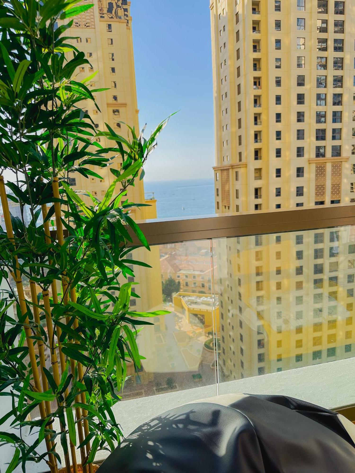 The Journey - Infront Of Tram-metro, Access To Beach, Pool & Gym - Enjoy Our Seaview - Coworking Space - Resident Housekeeping - Inhouse Food Menu - All At Jumierah Beach Residence, Marina Hostal Dubái