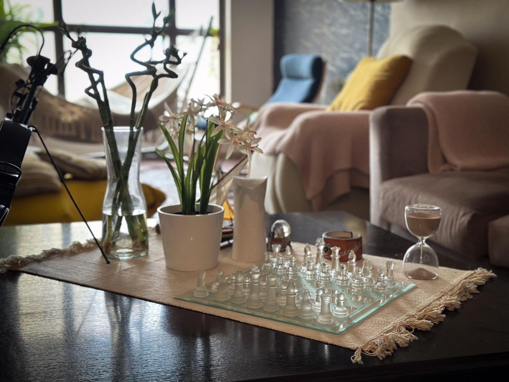 The Journey - Infront Of Tram-metro, Access To Beach, Pool & Gym - Enjoy Our Seaview - Coworking Space - Resident Housekeeping - Inhouse Food Menu - All At Jumierah Beach Residence, Marina Hostal *