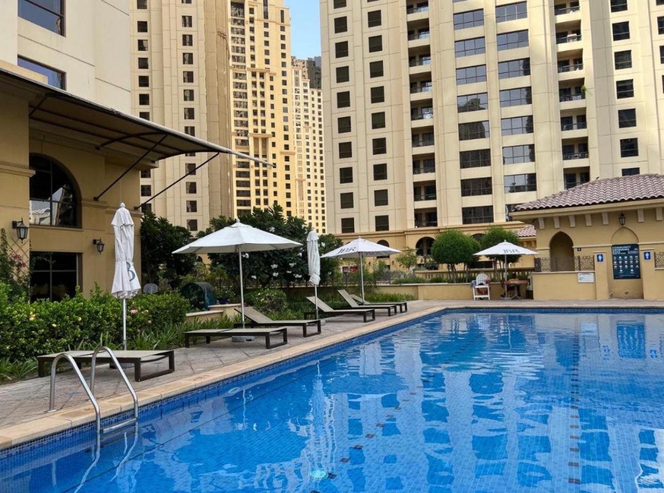 The Journey - Infront Of Tram-metro, Access To Beach, Pool & Gym - Enjoy Our Seaview - Coworking Space - Resident Housekeeping - Inhouse Food Menu - All At Jumierah Beach Residence, Marina Hostal Dubái
