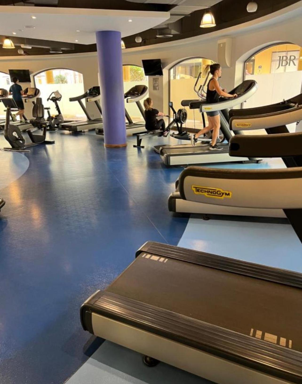 Hostal The Journey - Infront Of Tram-metro, Access To Beach, Pool & Gym - Enjoy Our Seaview - Coworking Space - Resident Housekeeping - Inhouse Food Menu - All At Jumierah Beach Residence, Marina Dubái