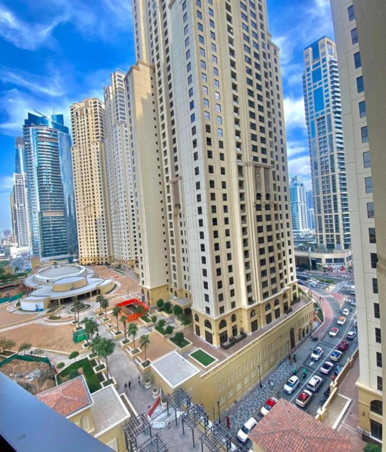 The Journey - Infront Of Tram-metro, Access To Beach, Pool & Gym - Enjoy Our Seaview - Coworking Space - Resident Housekeeping - Inhouse Food Menu - All At Jumierah Beach Residence, Marina Dubái
