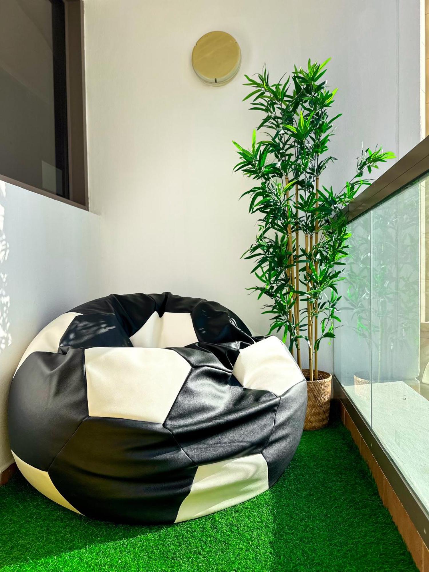 Hostal The Journey - Infront Of Tram-metro, Access To Beach, Pool & Gym - Enjoy Our Seaview - Coworking Space - Resident Housekeeping - Inhouse Food Menu - All At Jumierah Beach Residence, Marina Dubái