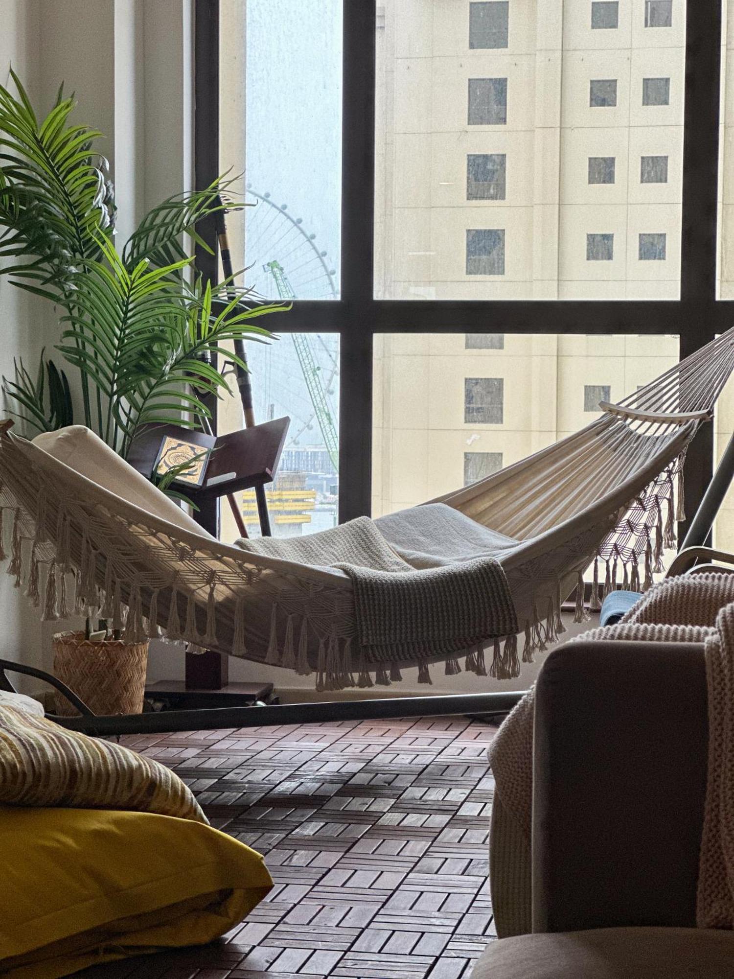 The Journey - Infront Of Tram-metro, Access To Beach, Pool & Gym - Enjoy Our Seaview - Coworking Space - Resident Housekeeping - Inhouse Food Menu - All At Jumierah Beach Residence, Marina Hostal Dubái