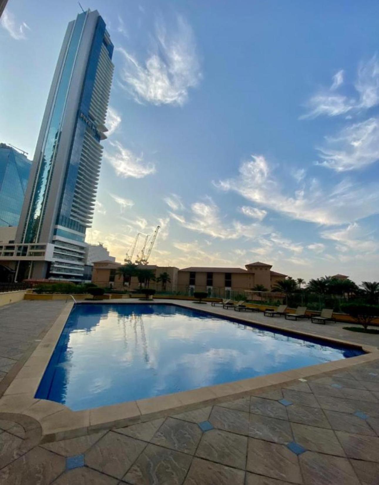 The Journey - Infront Of Tram-metro, Access To Beach, Pool & Gym - Enjoy Our Seaview - Coworking Space - Resident Housekeeping - Inhouse Food Menu - All At Jumierah Beach Residence, Marina Dubái
