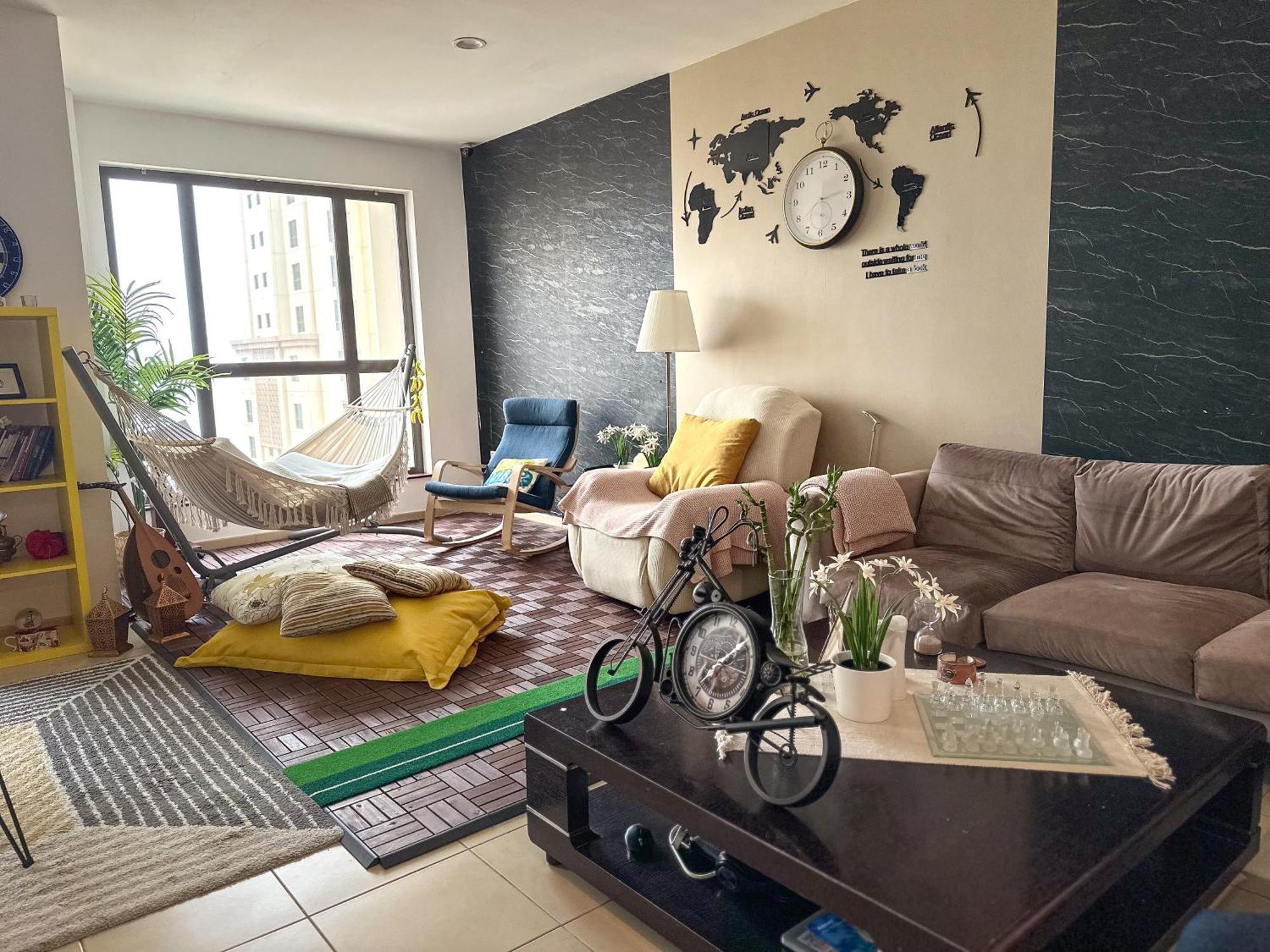 The Journey - Infront Of Tram-metro, Access To Beach, Pool & Gym - Enjoy Our Seaview - Coworking Space - Resident Housekeeping - Inhouse Food Menu - All At Jumierah Beach Residence, Marina Hostal