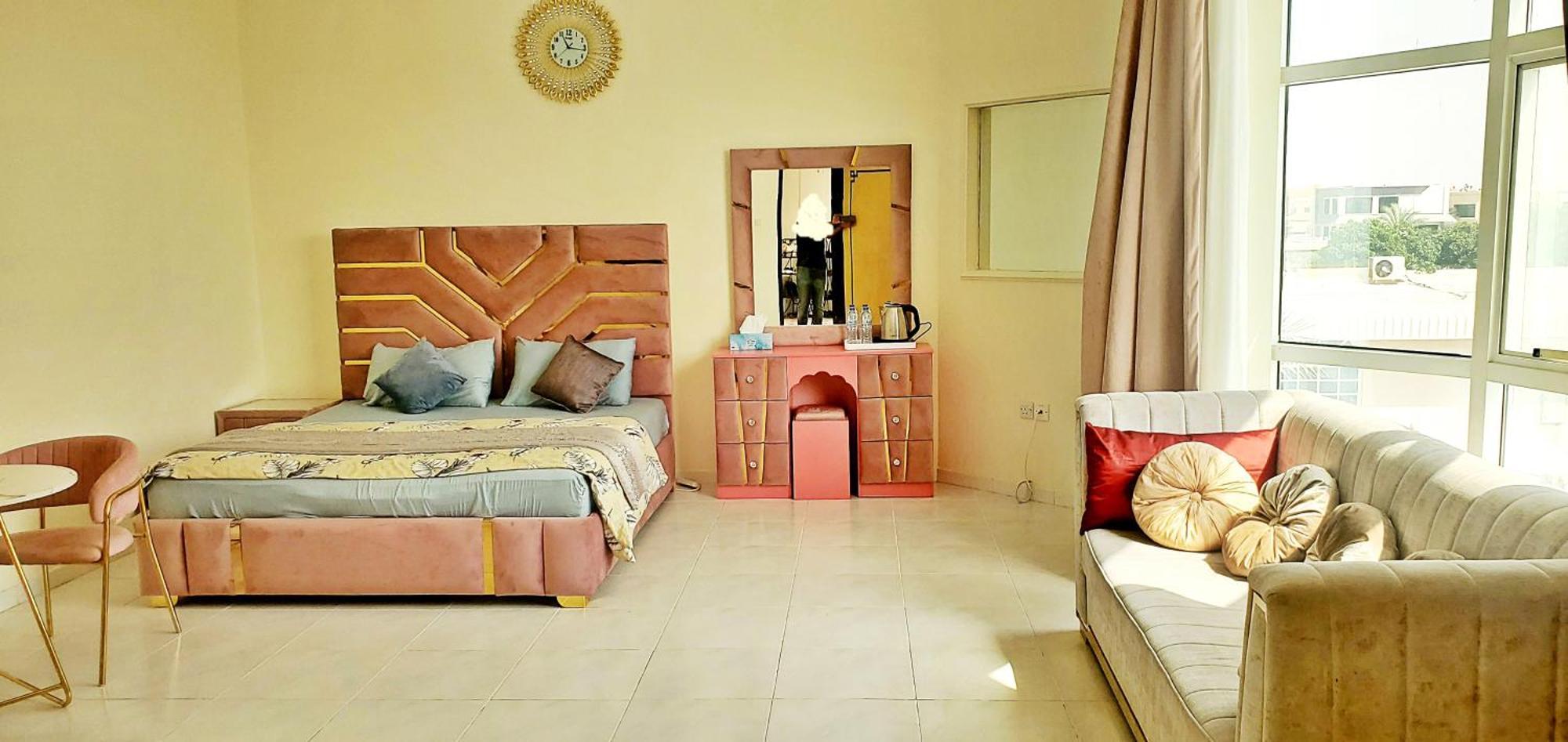 Private Bedroom In Amazing Dubai