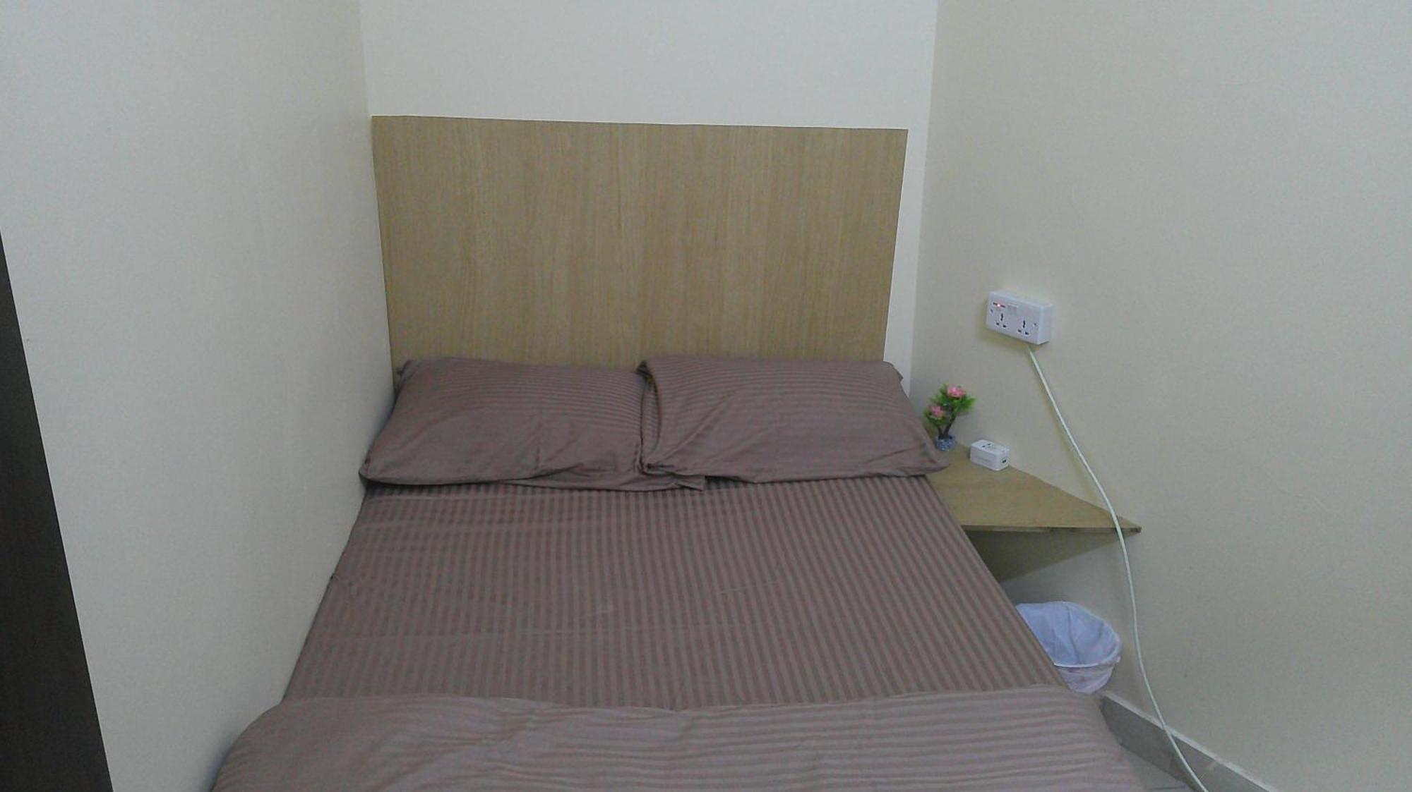 Ruby Star Budget With Shared Washroom Access 321 *