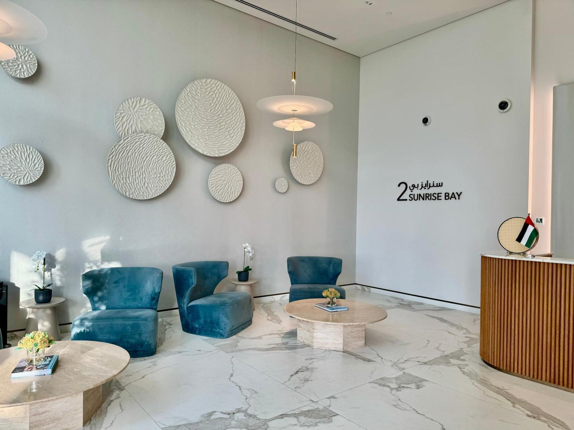 Luxury Living Private Beach, Emaar Beachfront Apartamento