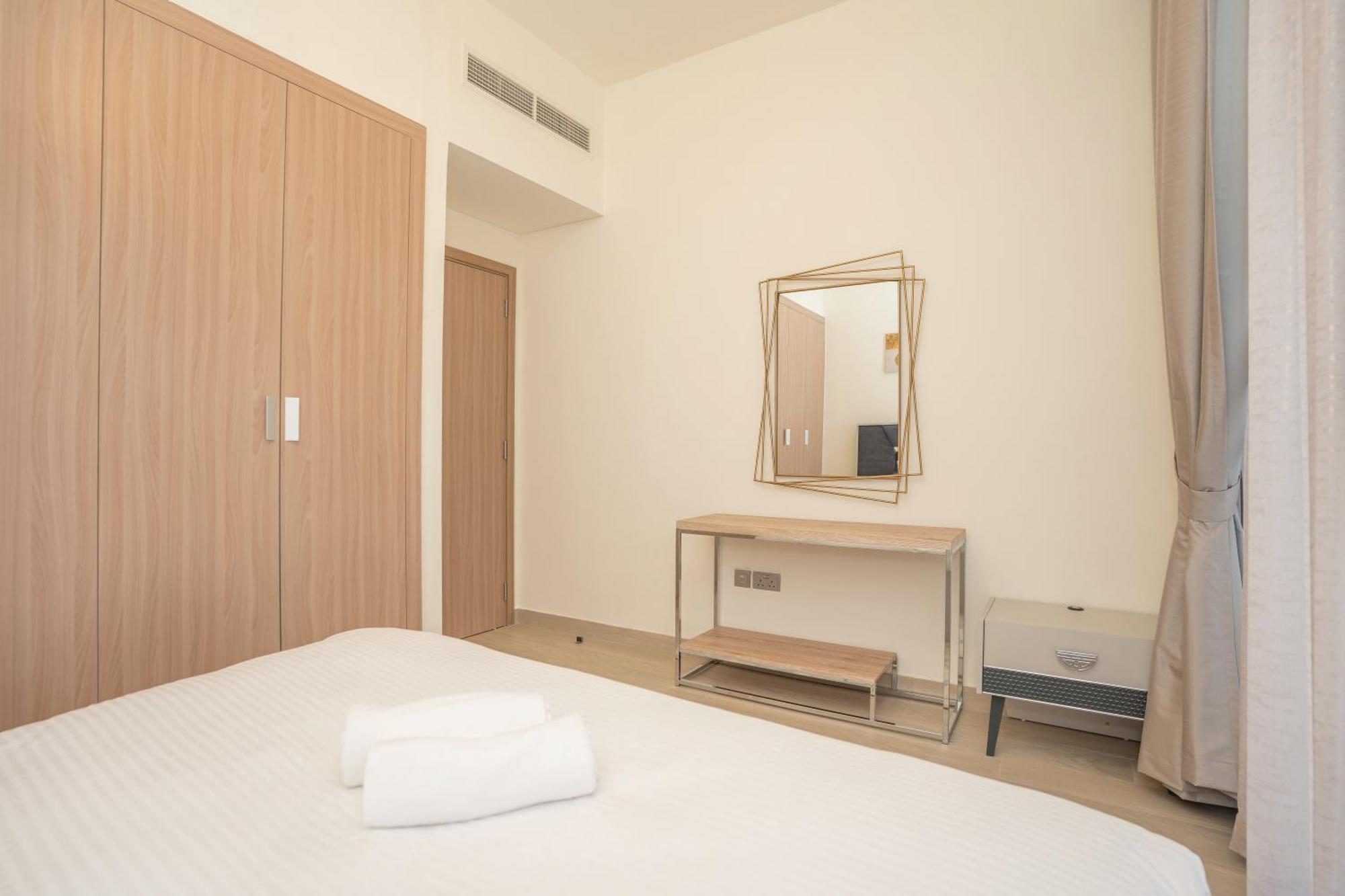 Azizi Riviera, Appartamento *