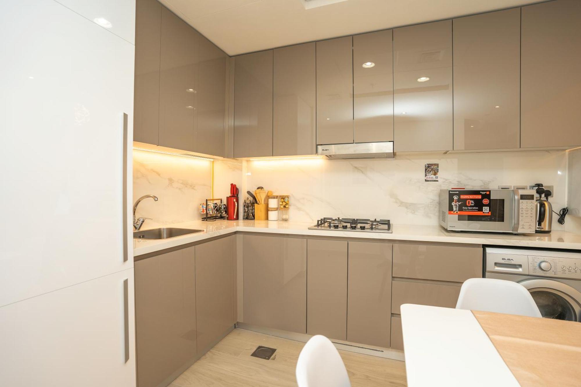 Azizi Riviera, Appartamento *