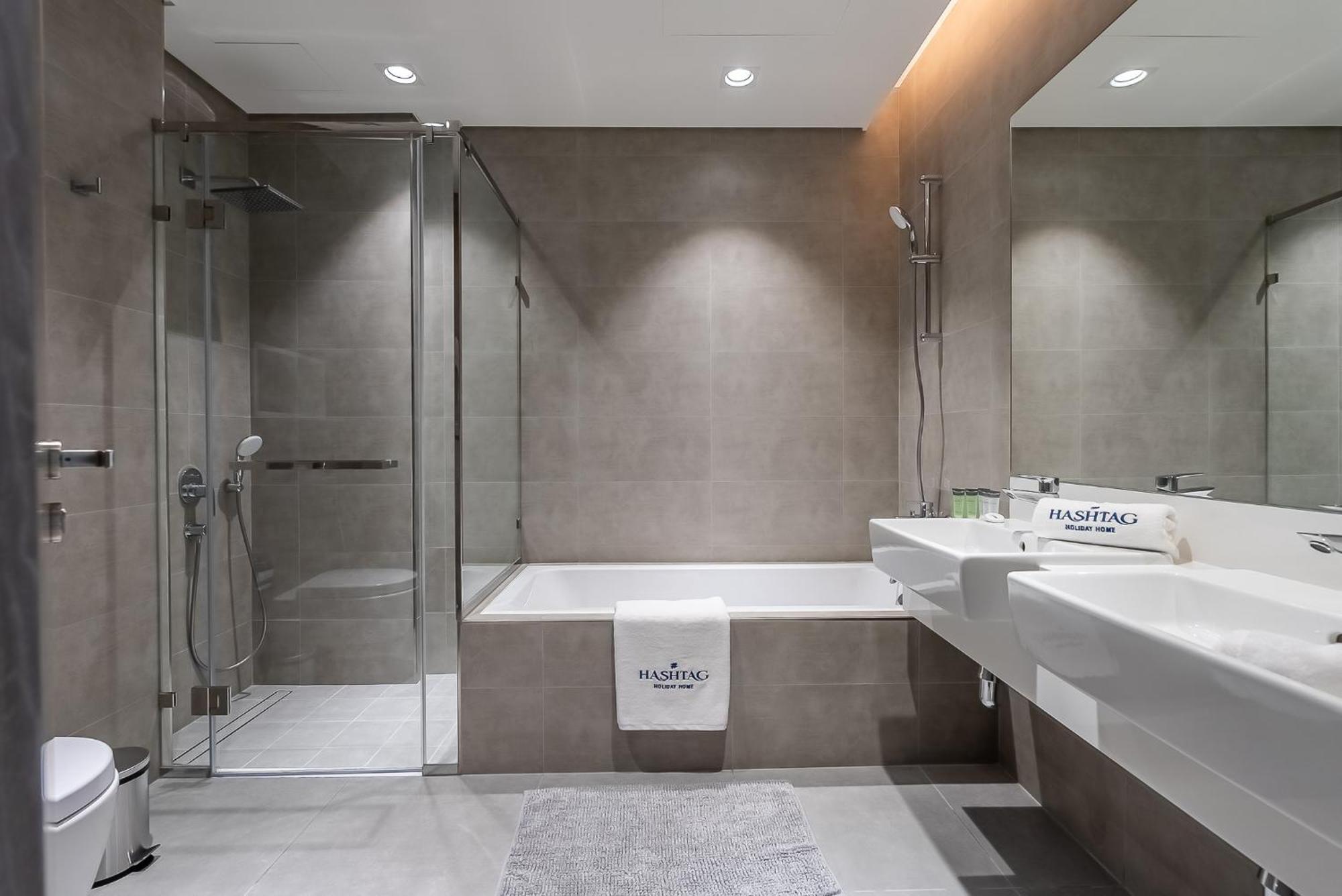 3bdr With Maid I District One I Lagoons View * Dubaï