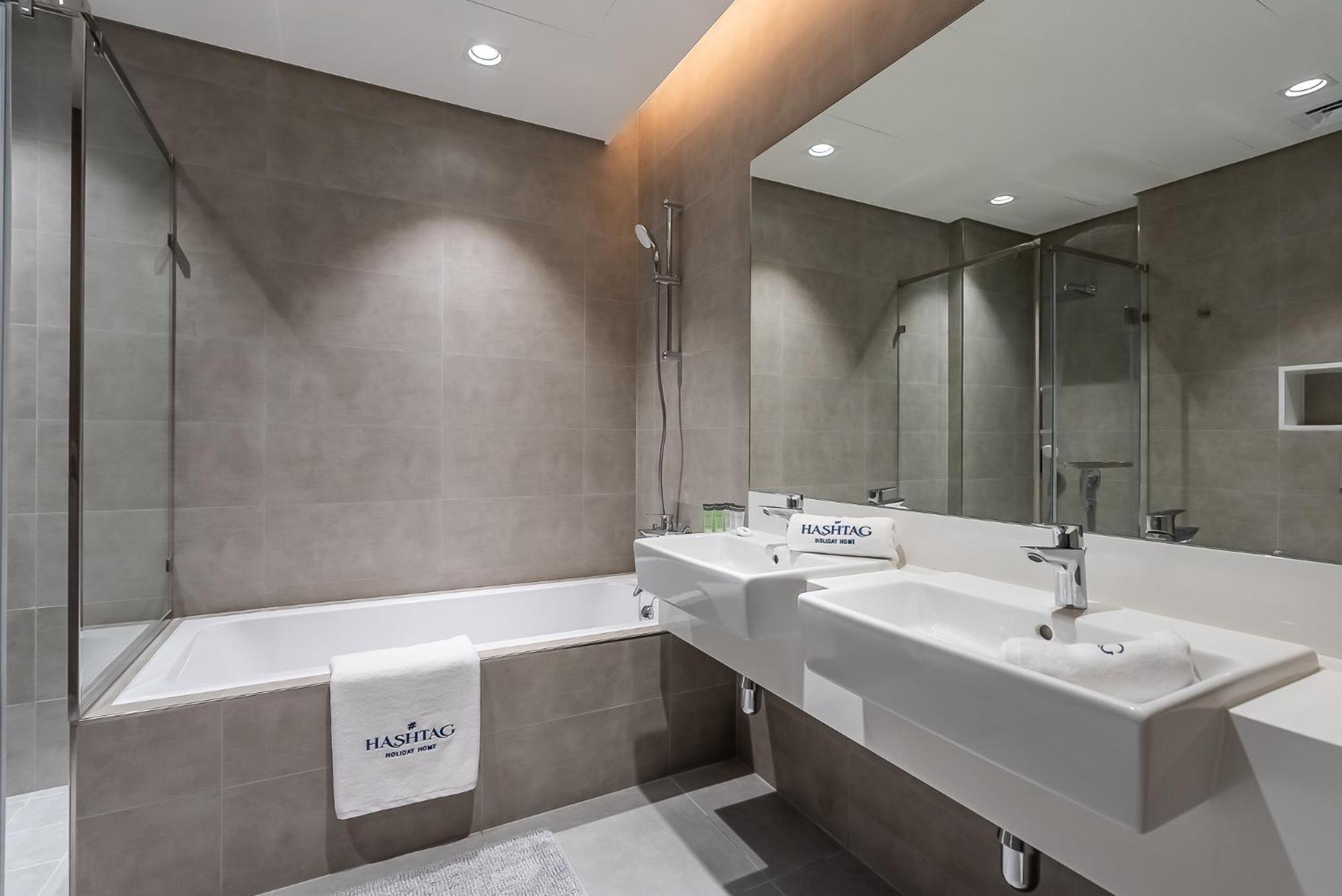 3bdr With Maid I District One I Lagoons View Dubaï