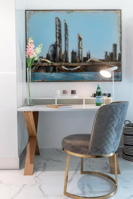 First Class With Premium And Stylish Dubaï