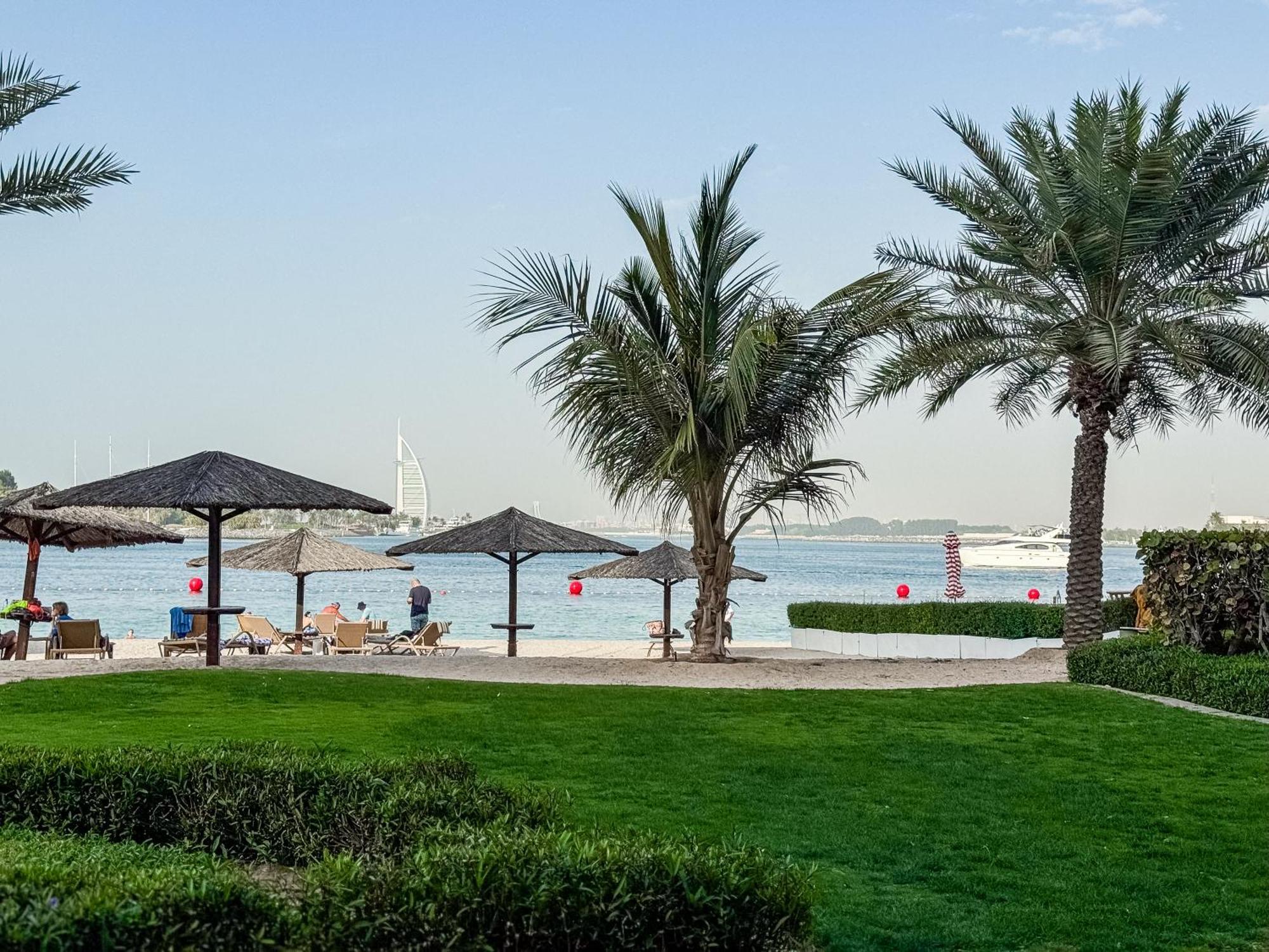 Beachfront 2br - Private In Palm Jumeirah * Dubaï