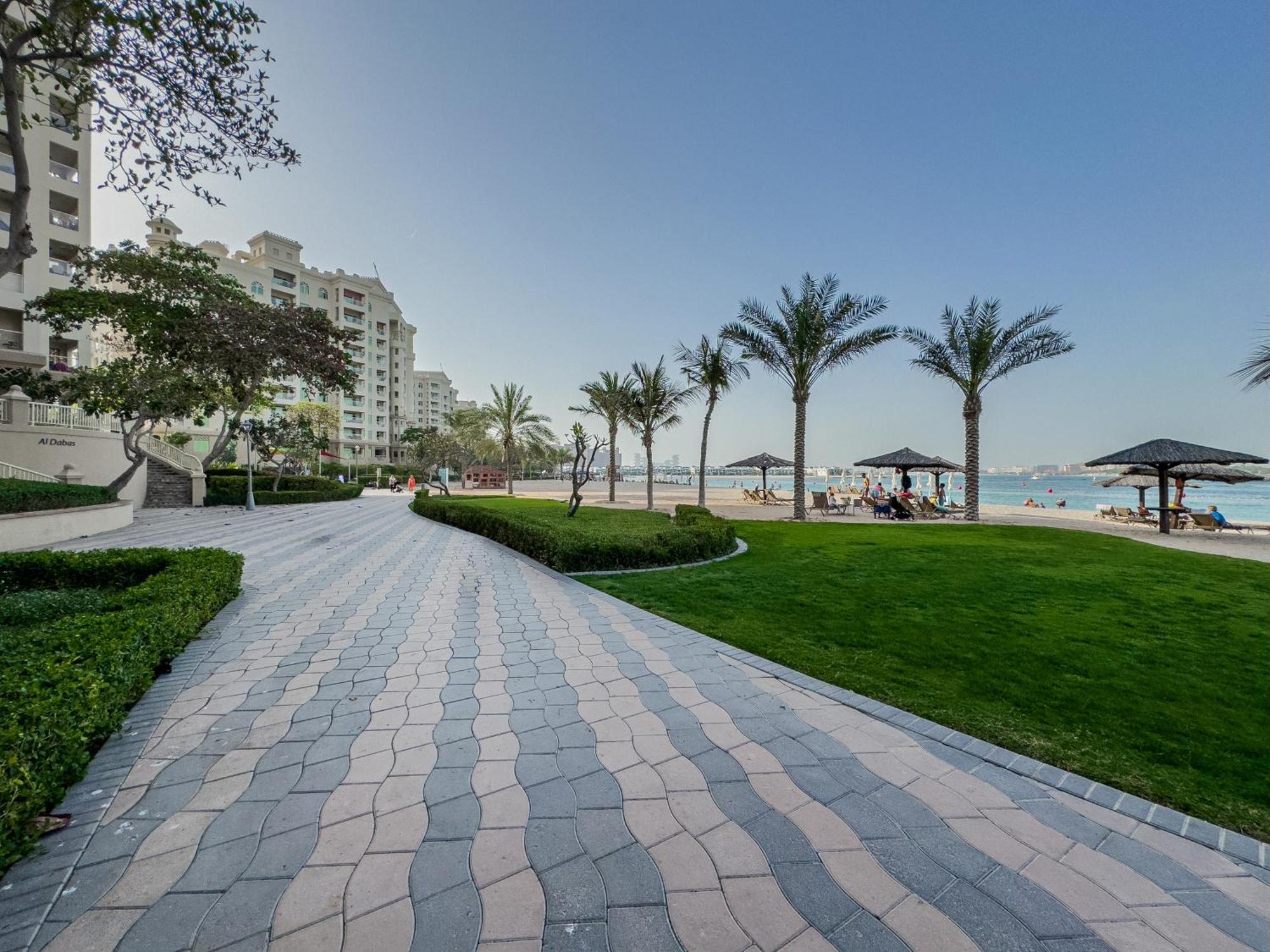 Beachfront 2br - Private In Palm Jumeirah Appartement Dubaï