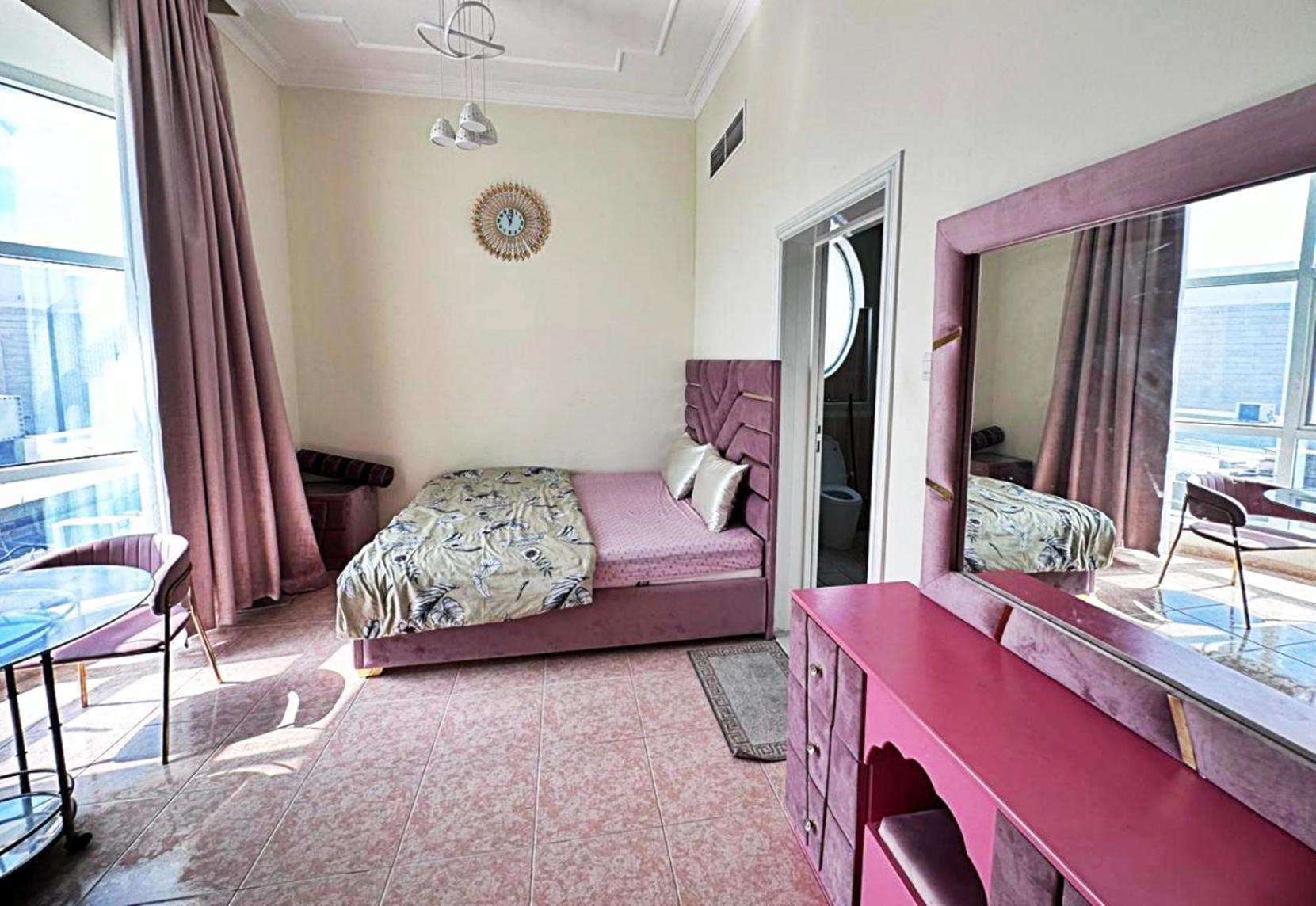 Private Bedroom In Amazing Homestay Dubai