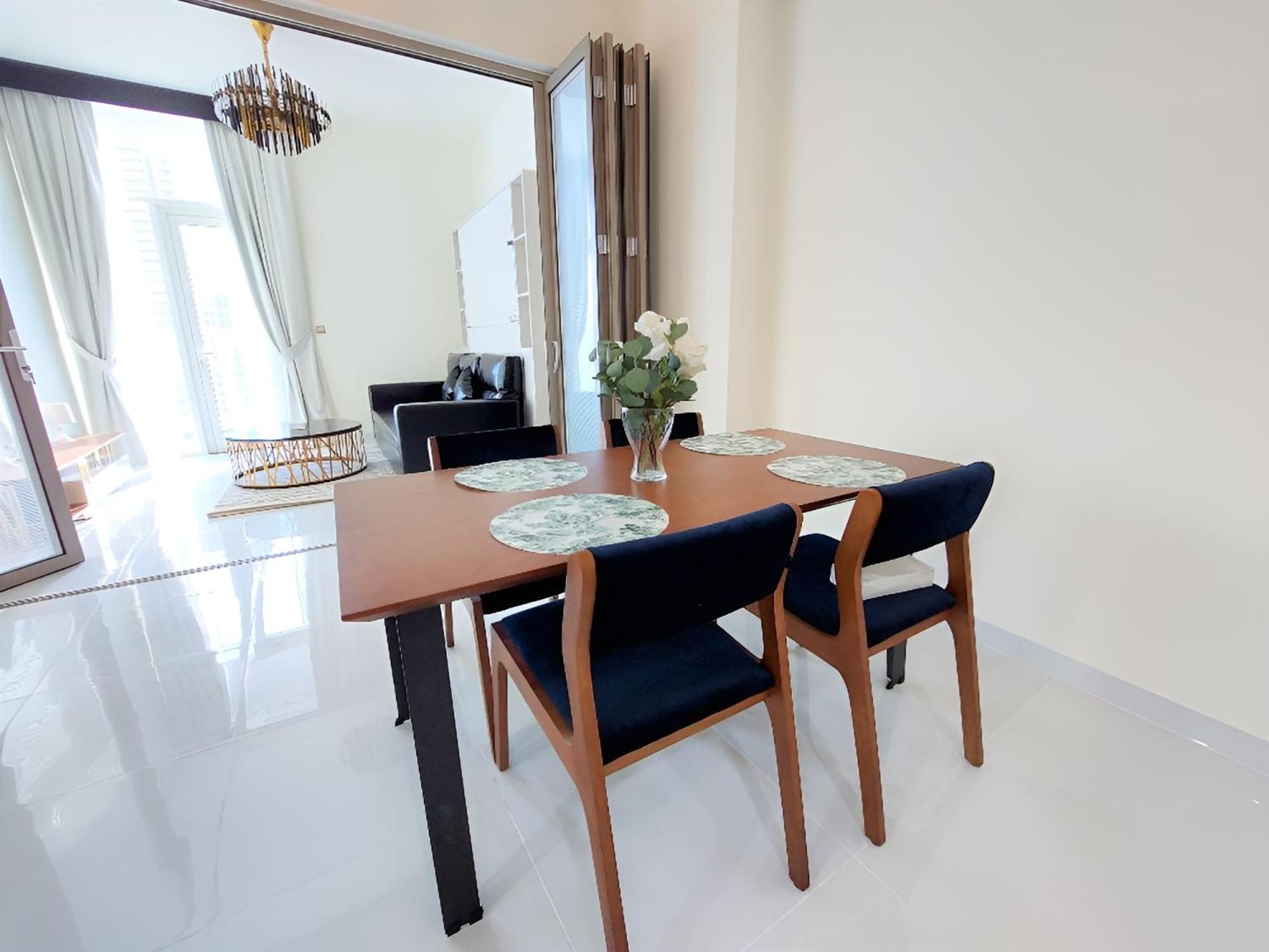 Spacious, Economical Near Miralcz Garden Apartamento