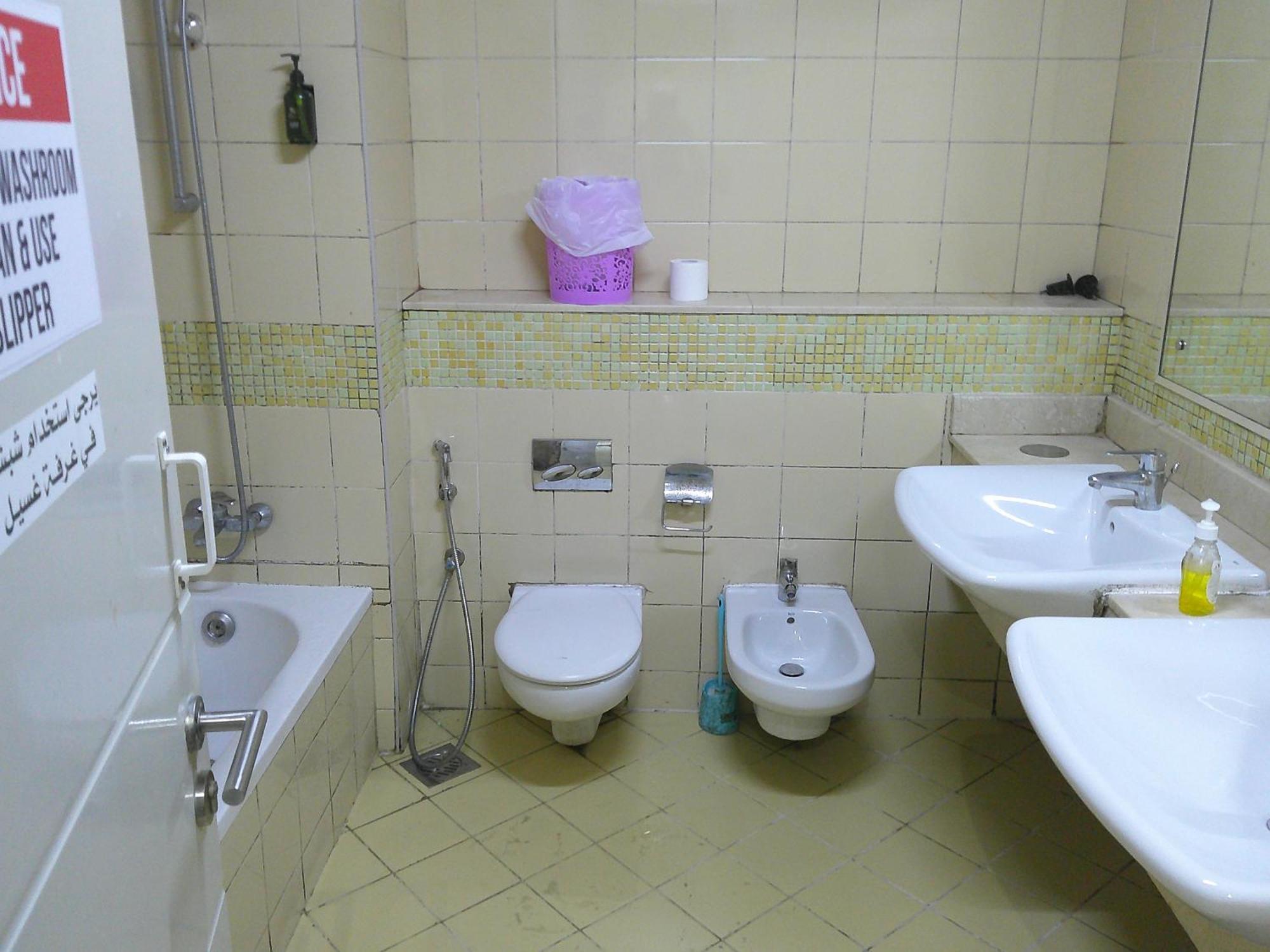 Ruby Star Budget With Shared Washroom Access 321 *