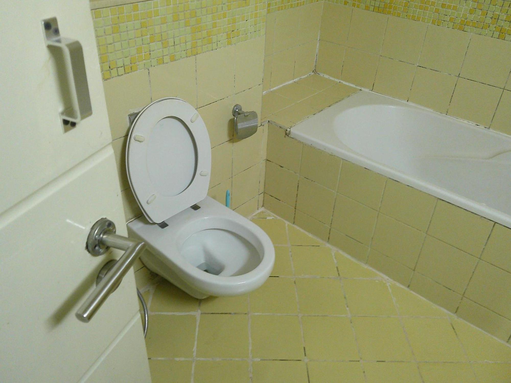 Ruby Star Budget With Shared Washroom Access 321