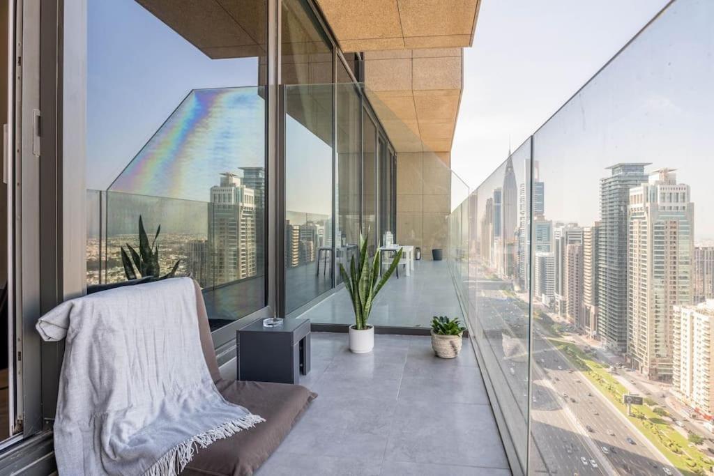 Luxury Retreat, & Sea Views, Metro Nearby Appartement Dubai