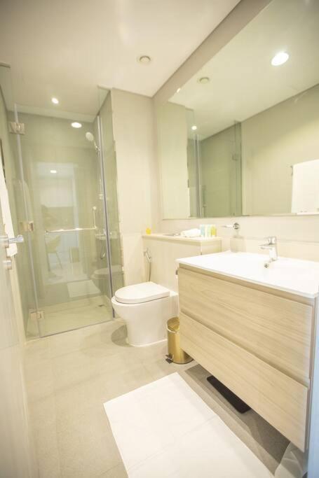 Luxury 1 Bedroom With Spectacular Burj And Canal Views Hébergement de vacances Dubaï
