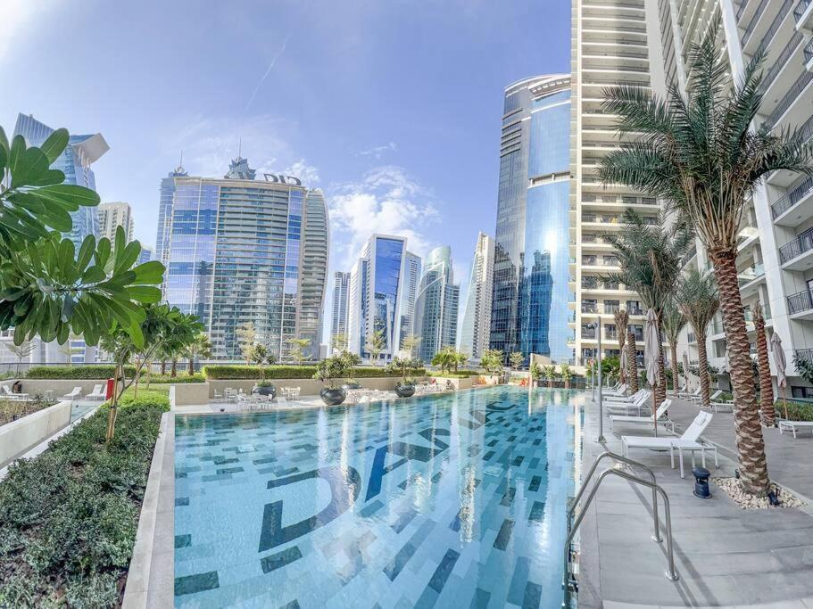 Luxury 1 Bedroom With Spectacular Burj And Canal Views Hébergement de vacances *