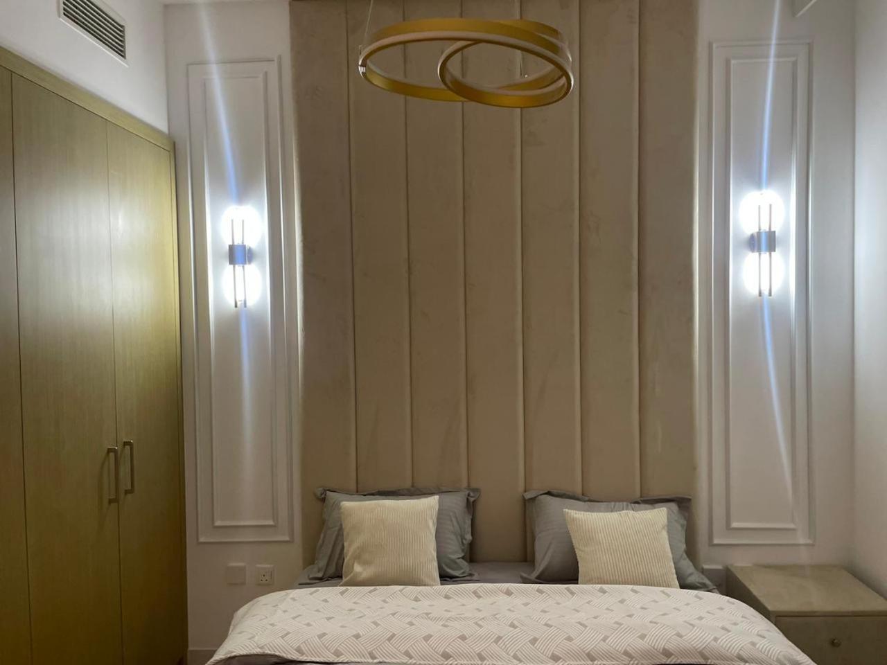 Creek Harbour Retreat: Luxurious 2-br Appartement