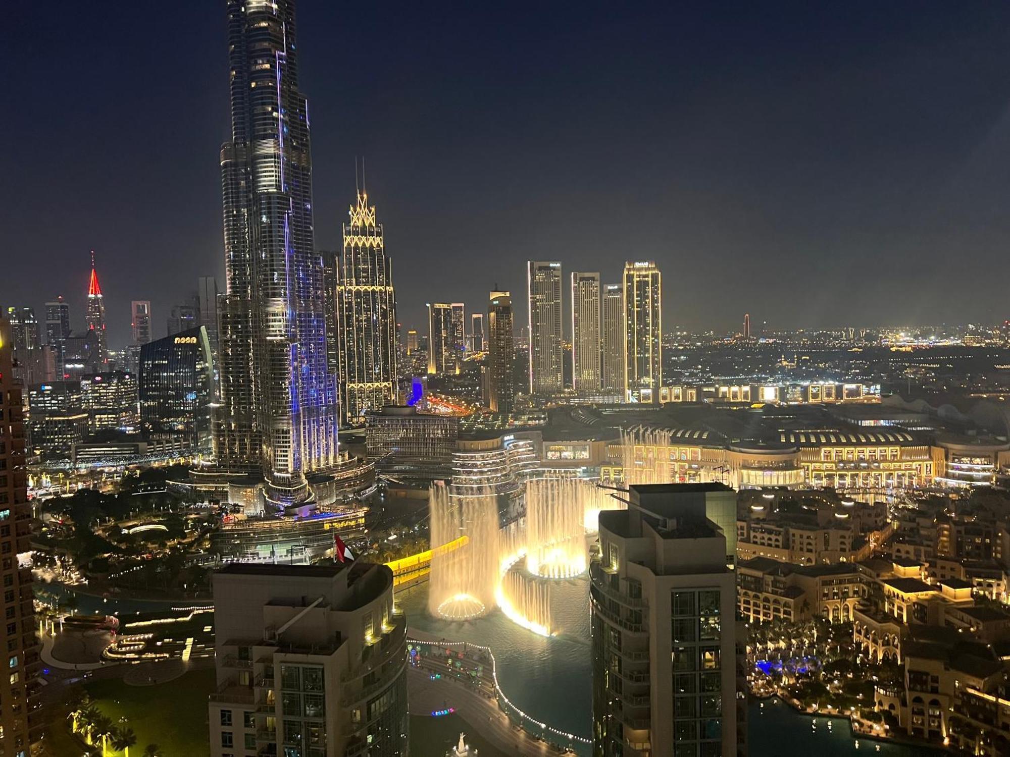 Prestige Living 2br With Full Burj Khalifa And Fountain View By Apartemen Dubai