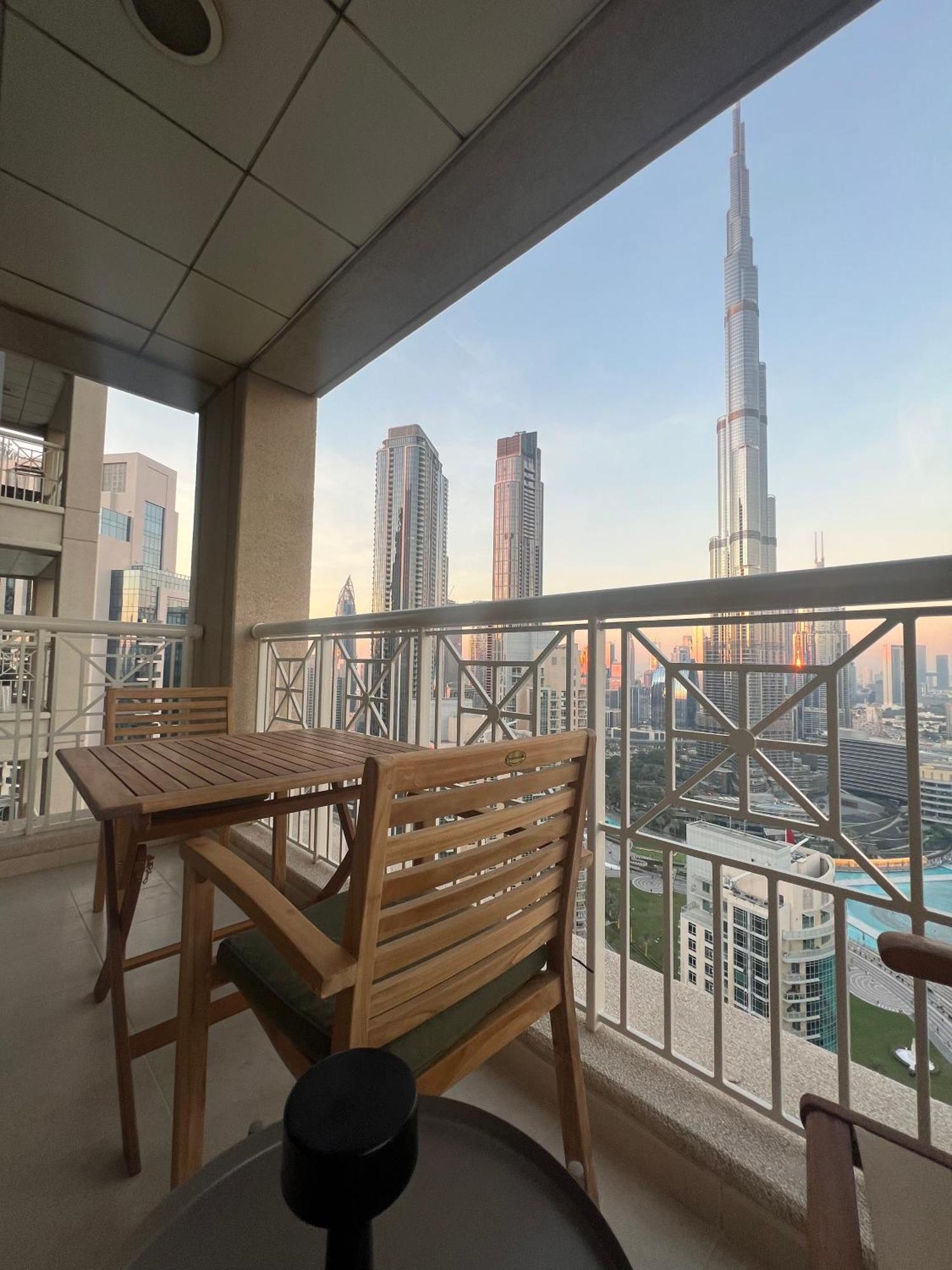 Prestige Living 2br With Full Burj Khalifa And Fountain View By Apartemen