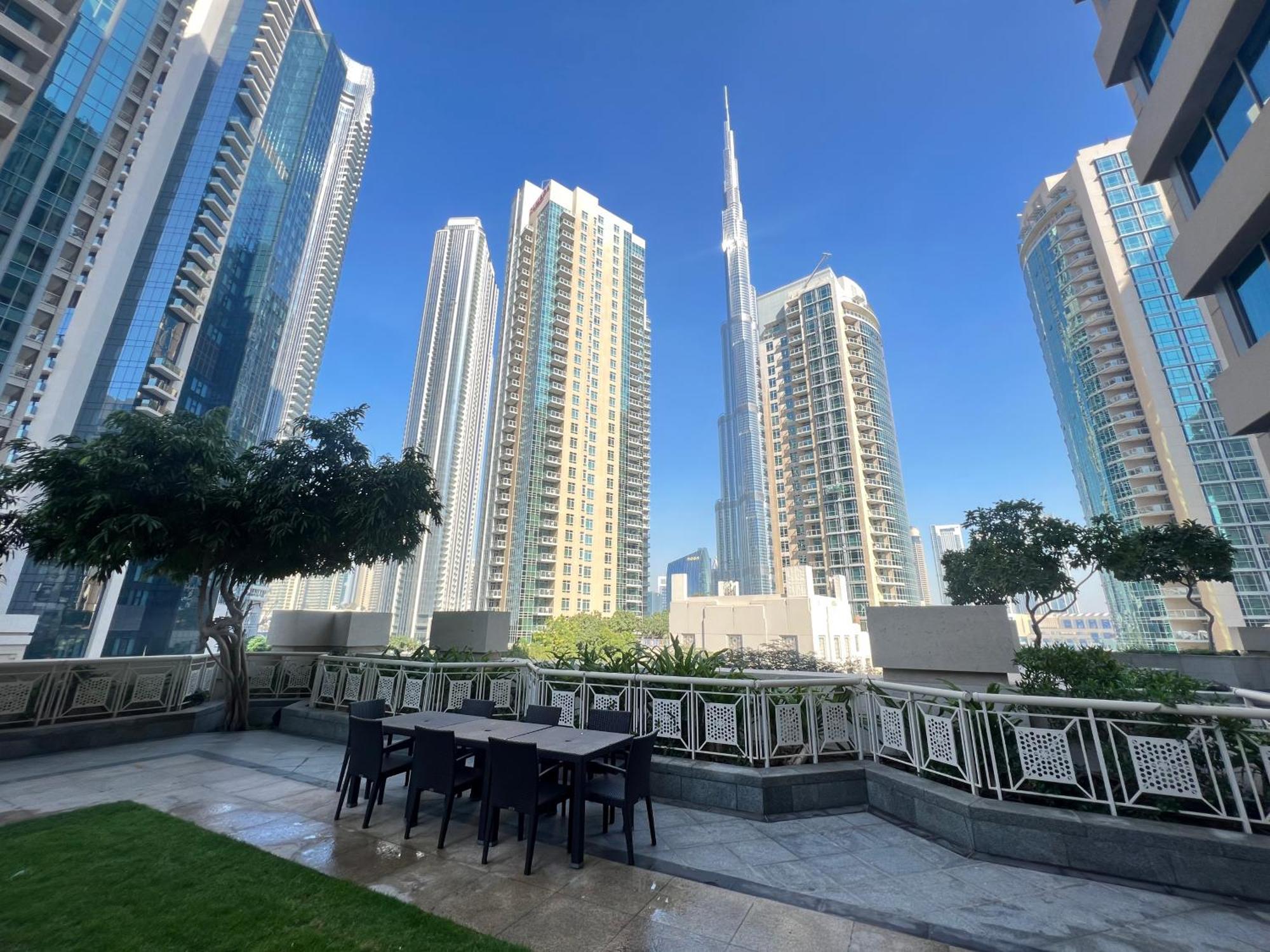 Prestige Living 2br With Full Burj Khalifa And Fountain View By Apartemen *