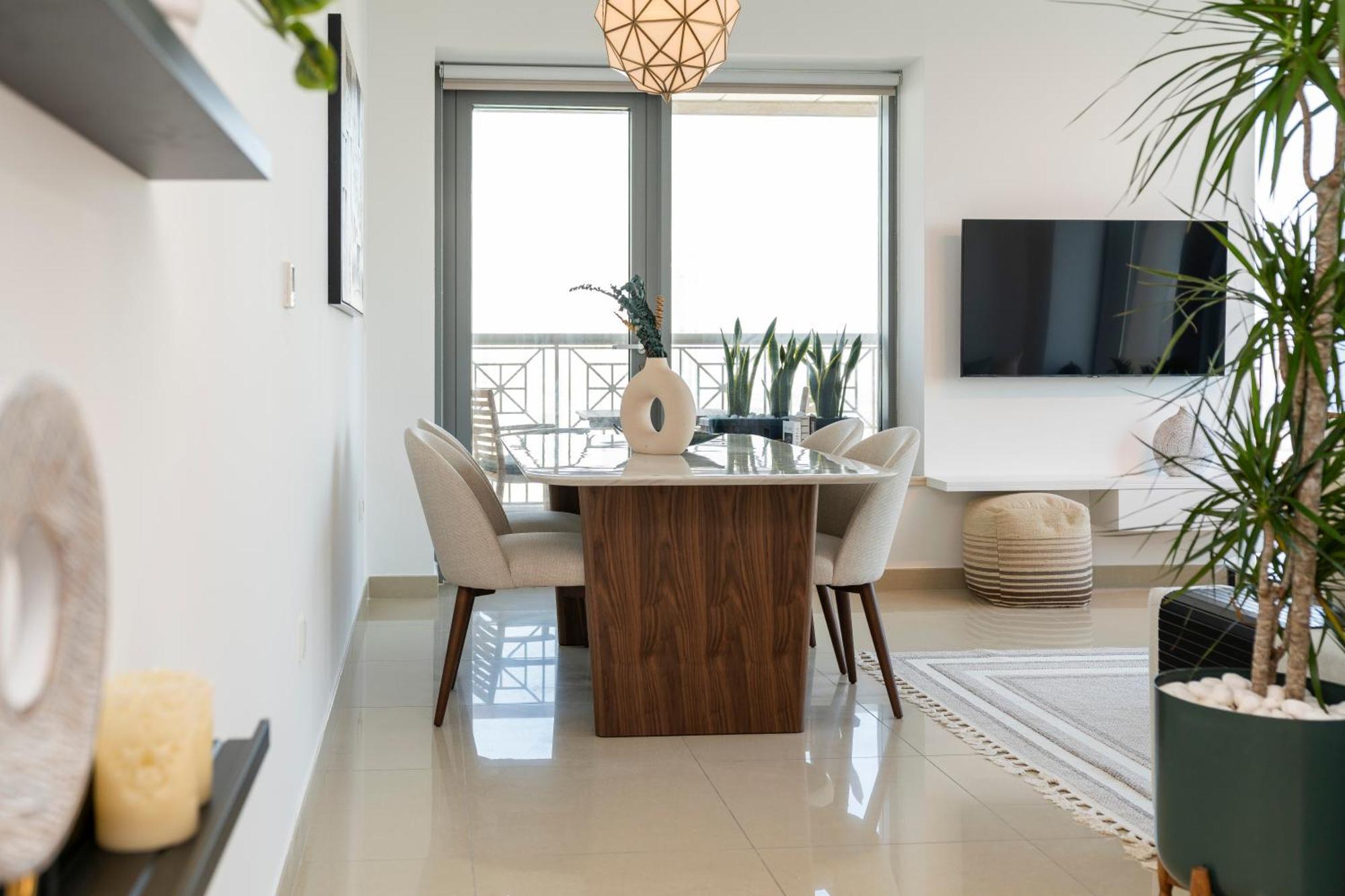 Prestige Living 2br With Full Burj Khalifa And Fountain View By Apartemen Dubai