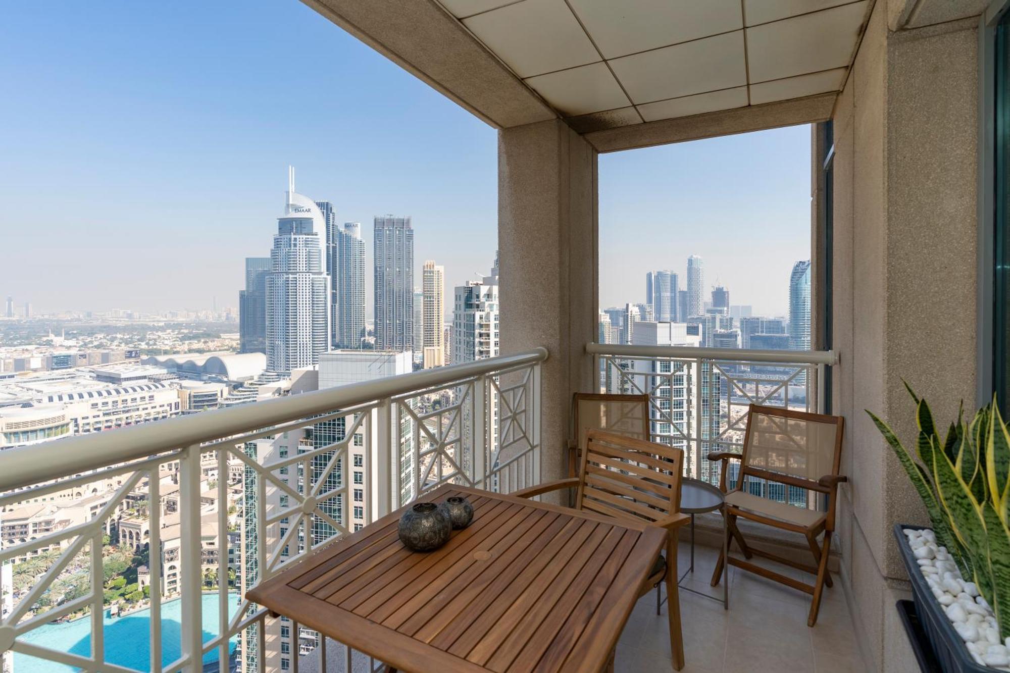 Prestige Living 2br With Full Burj Khalifa And Fountain View By Apartemen