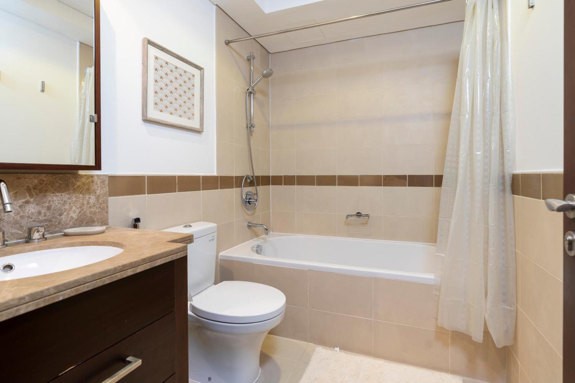 Prestige Living 2br With Full Burj Khalifa And Fountain View By Apartemen Dubai